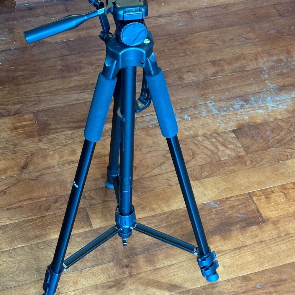 X Tech Black Tripod for Cameras - Sturdy and Adjustable